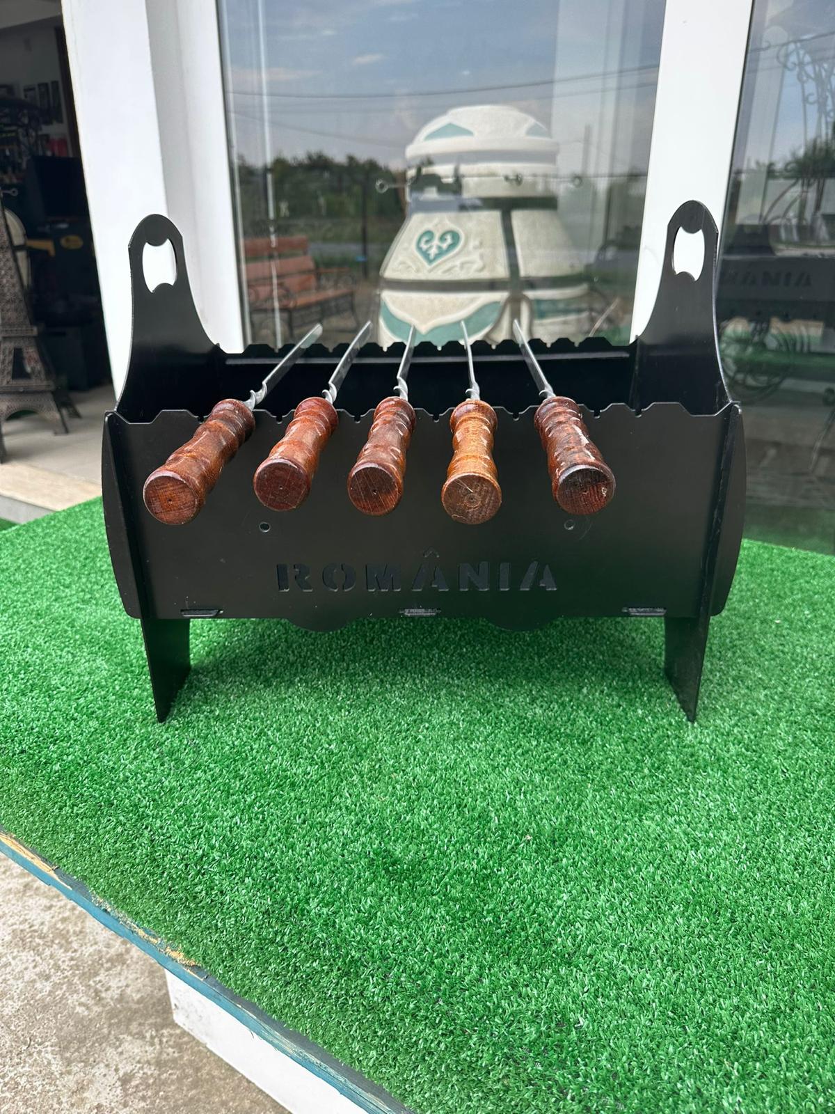 Grătar Compact Portabil + 4 țepușe .